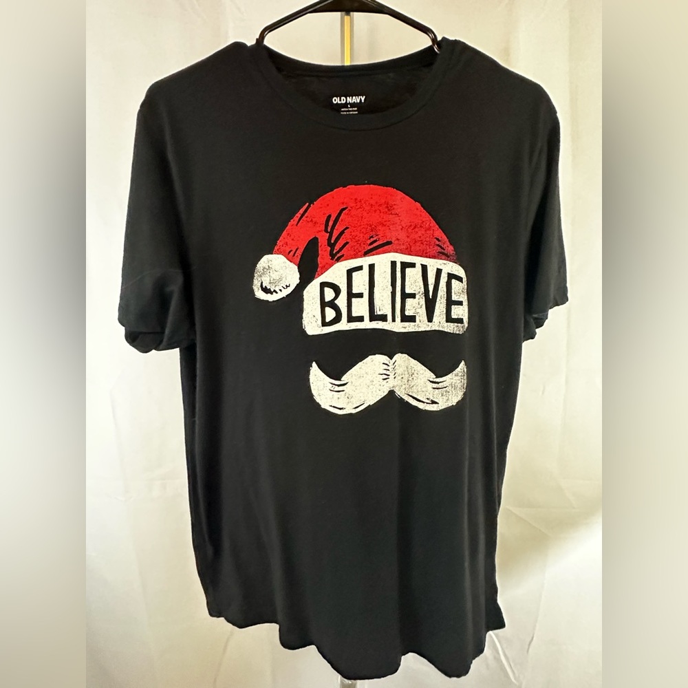 Believe in Santa 🧑‍🎄 t-shirt from Old Navy. Size Large. Great graphic.